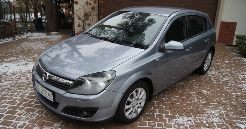 Opel Astra cena 15900 przebieg: 175700, rok produkcji 2005 z Góra Kalwaria małe 277